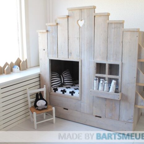 Steigerhouten bed herenhuisje