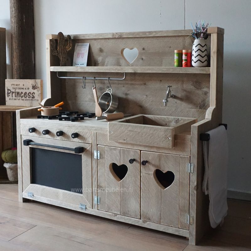 Steigerhouten speelkeuken 14 met sierlijke details