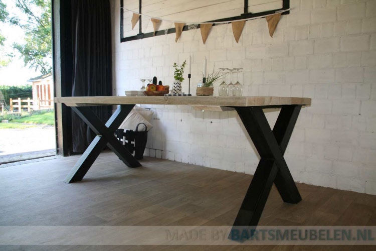 Steigerhouten tafel met stalen X-onderstel 1.1