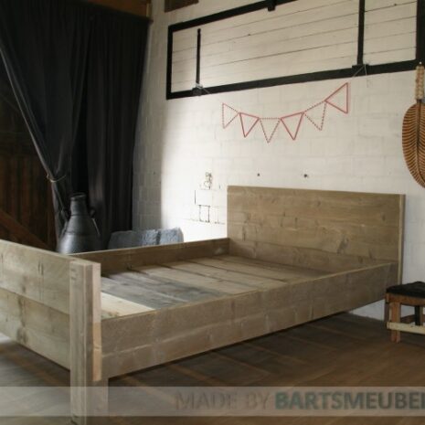 Steigerhouten tweepersoonsbed Michelle Steigerhouten tweepersoonsbed Michelle