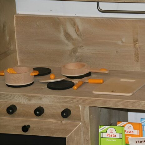 detailfoto steigerhouten speelkeuken 8 van steigerhout voor kinderen