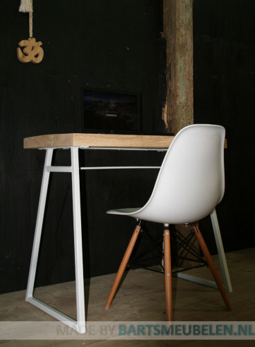 eiken bureau met stalen onderstel 1.3