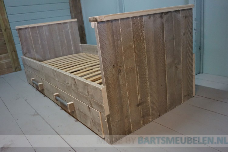 steigerhouten bed Sem 1.4