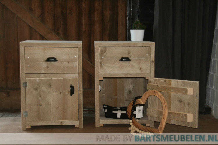 steigerhouten nachtkastje 1.2