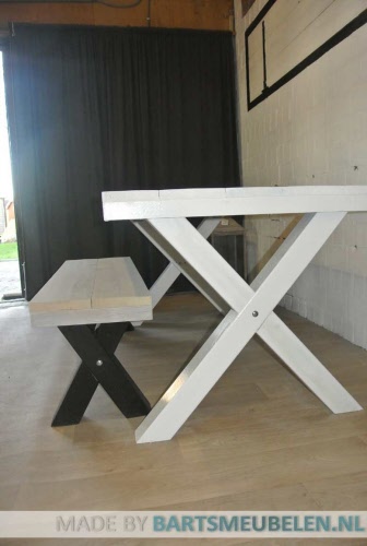 steigerhouten tafel amy 1.3