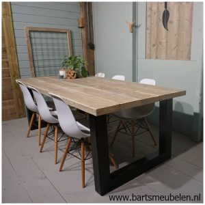 steigerhouten tafel met stalen U-onderstel.1