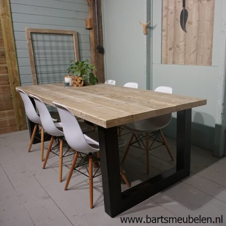 steigerhouten tafel met stalen U-onderstel.1