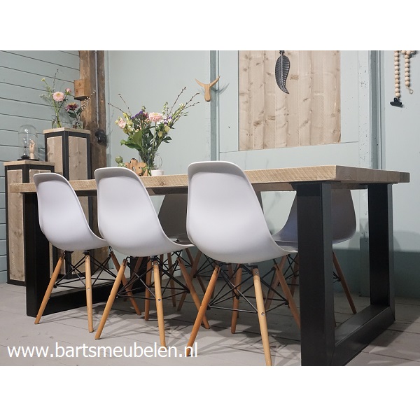 steigerhouten tafel met stalen U-onderstel.5
