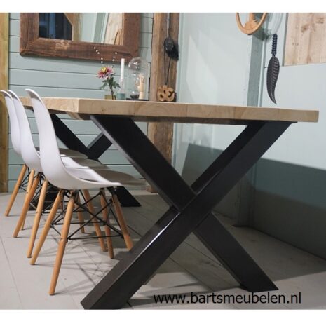 steigerhouten-tafel-met-stalen-x-onderstel.2