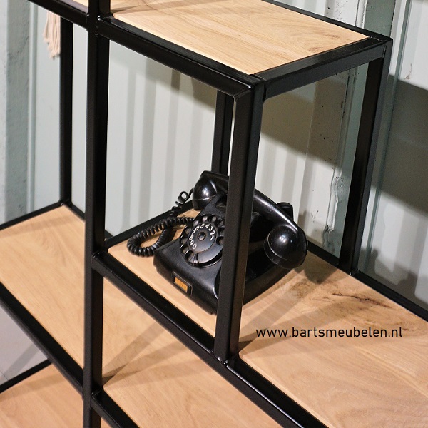 vakkenkast rustiek eikenhout en staal 2.4 vakkenkast-rustiek-eikenhout-en-staal-2.4