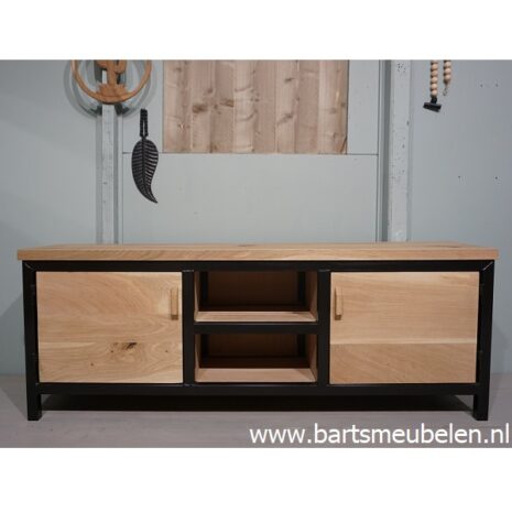tv-meubel-eikenhout-en-staal-1