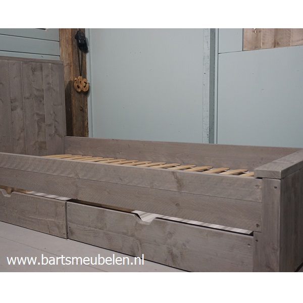 steigerhouten milan 5