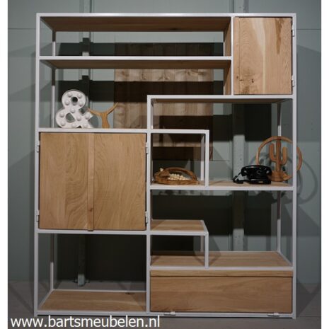 vakkenkast-eikenhout-en-staal-3