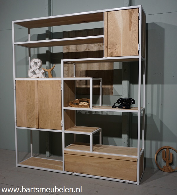 vakkenkast-eikenhout-en-staal-3.2