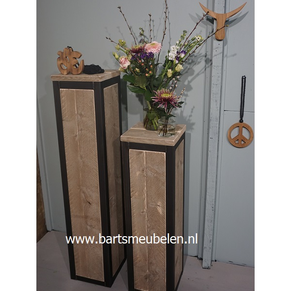 zuil-van-steigerhout-en-staal-1