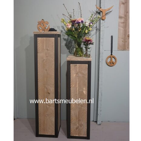 zuil-van-steigerhout-en-staal-2