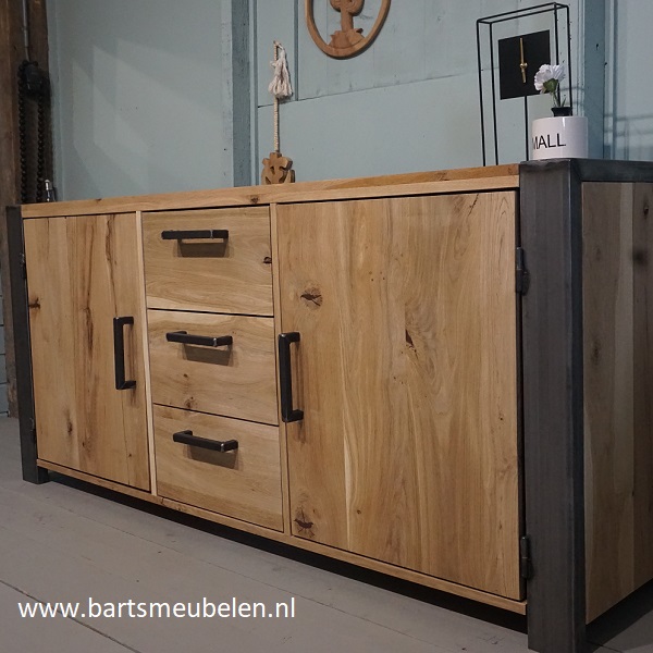 dressoir-rustiek-eikenhout-en-staal-roosendaal-3