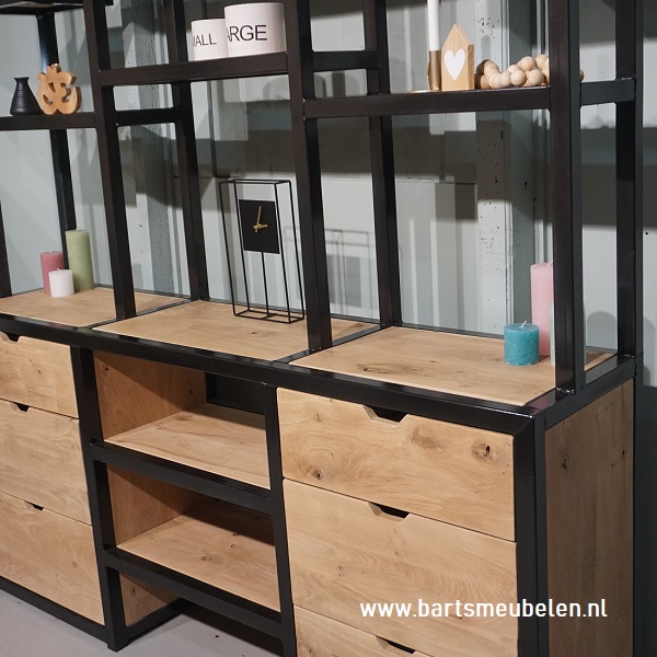 kast-rustiek-eikenhout-en-staal-meggy-3