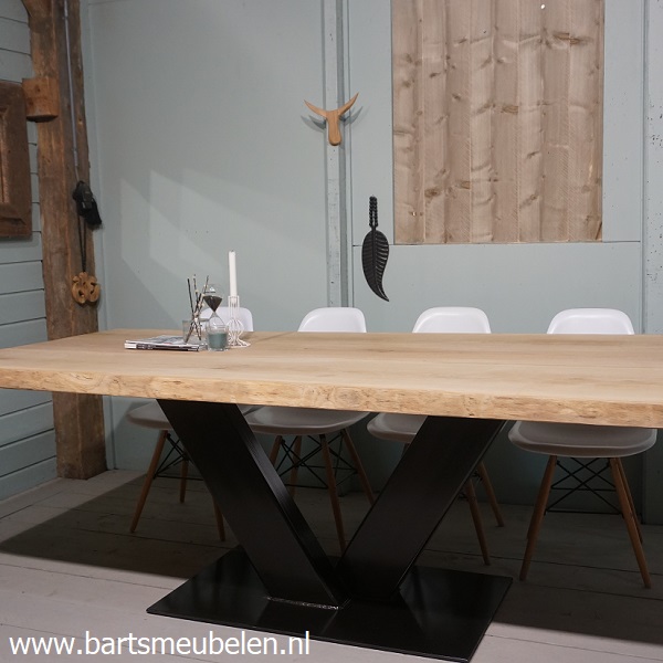 eiken boomblad tafel met V-poot 1.2