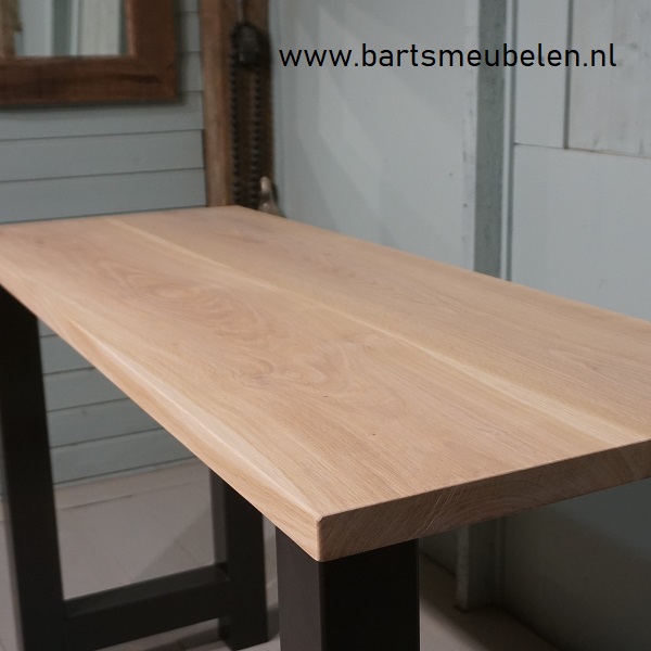 eikenhouten bartafel met stalen onderstel.4