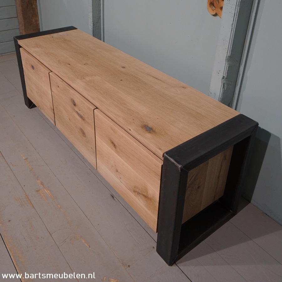 tv-meubel-eikenhout-en-staal-bas.5