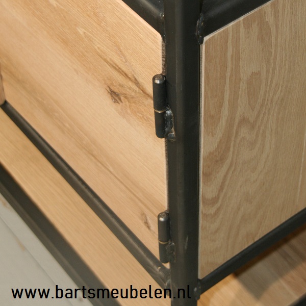 vakkenkast-eikenhout-en-staal-4.2