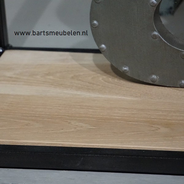 vakkenkast-rustiek-eikenhout-en-staal-5.5