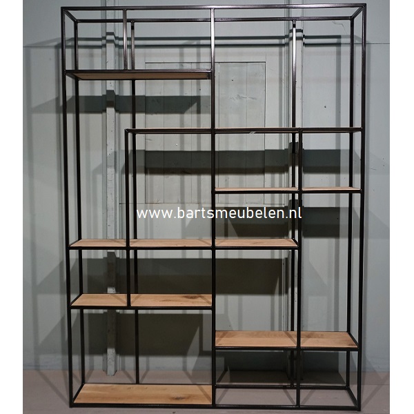 vakkenkast-rustiek-eikenhout-en-staal-5.6