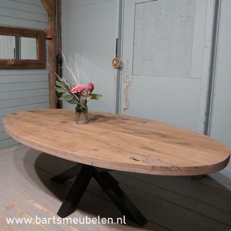 ovale-vintage-eikenhouten-tafel-met-stalen-onderstel.1.1
