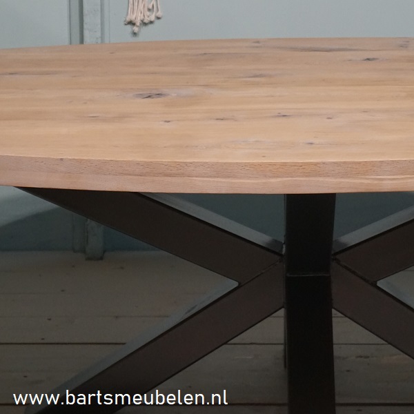 ovale-vintage-eikenhouten-tafel-met-stalen-onderstel.1.2