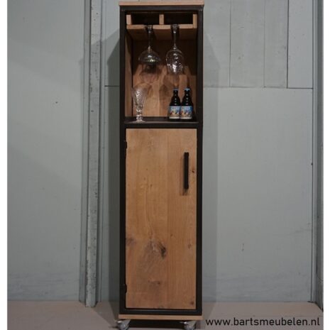 wijnkast-rustiek-eikenhout-en-staal.1.1