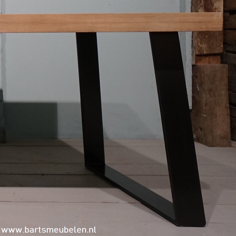 vintage-eikenhouten-eettafel-iris-met-stalen-onderstel.1.4
