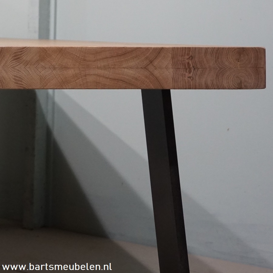 vintage-eikenhouten-eettafel-iris-met-stalen-onderstel.1.5