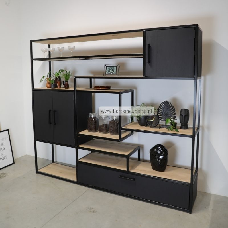 vakkenkast eikenhout en staal 8