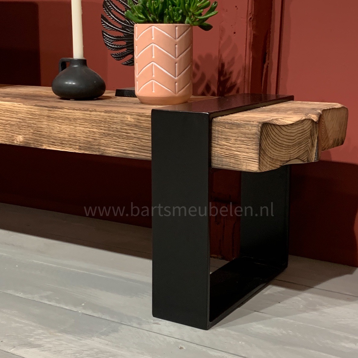 Tv-meubel-gebrand-eikenhout-en-staal-Aron.1