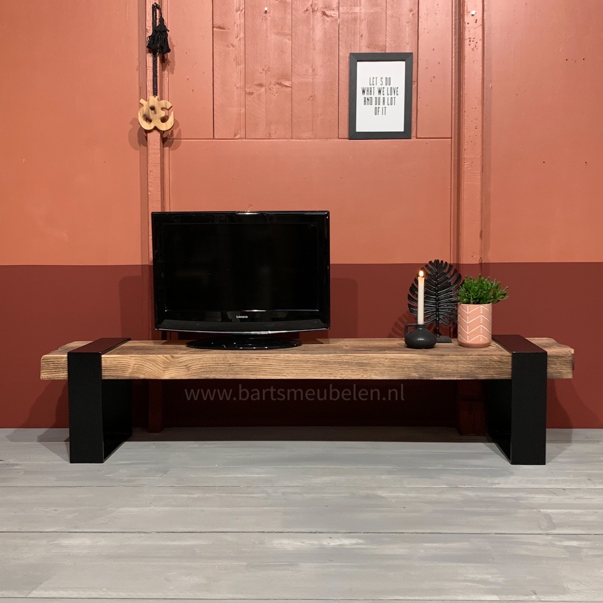 Tv-meubel-gebrand-eikenhout-en-staal-Aron.2
