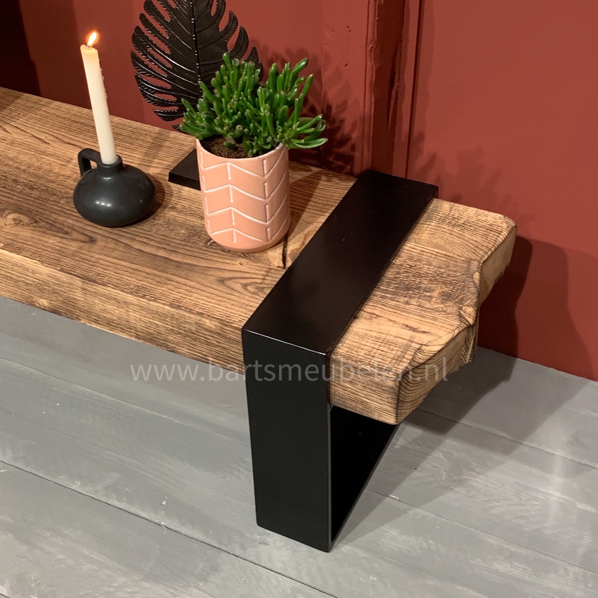 Tv-meubel-gebrand-eikenhout-en-staal-Aron