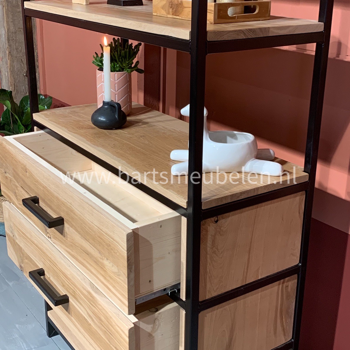 kast-moeras-eikenhout-en-staal-ninke.3