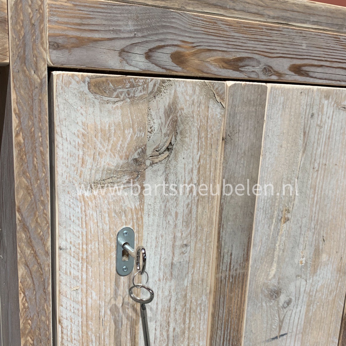 steigerhouten-kinderbureau-evan.1