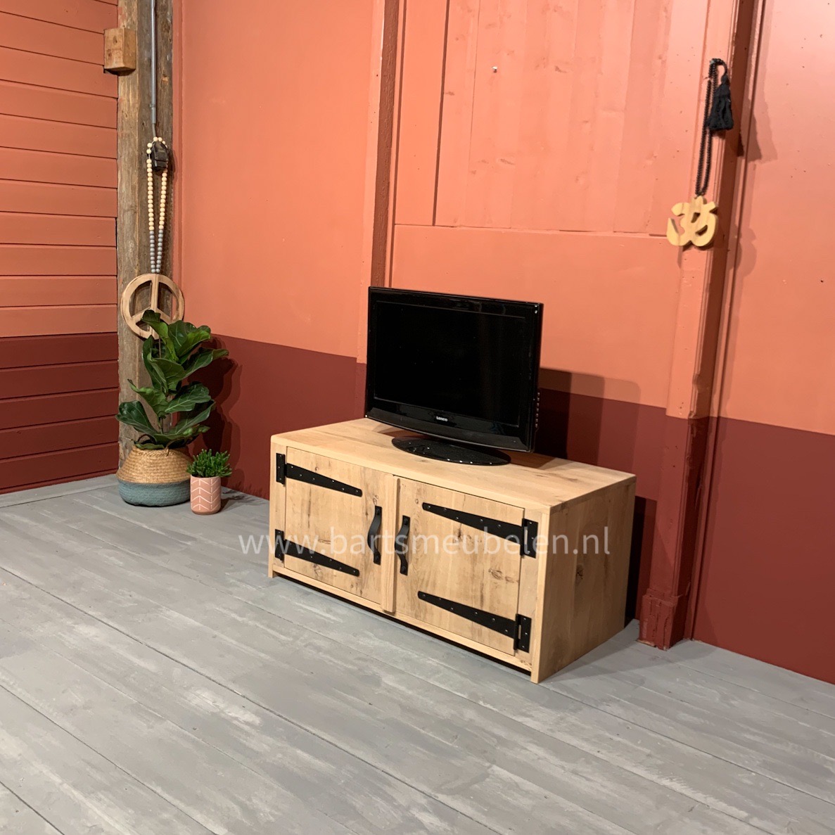 tv-meubel-rustiek-eikenhout-Karen