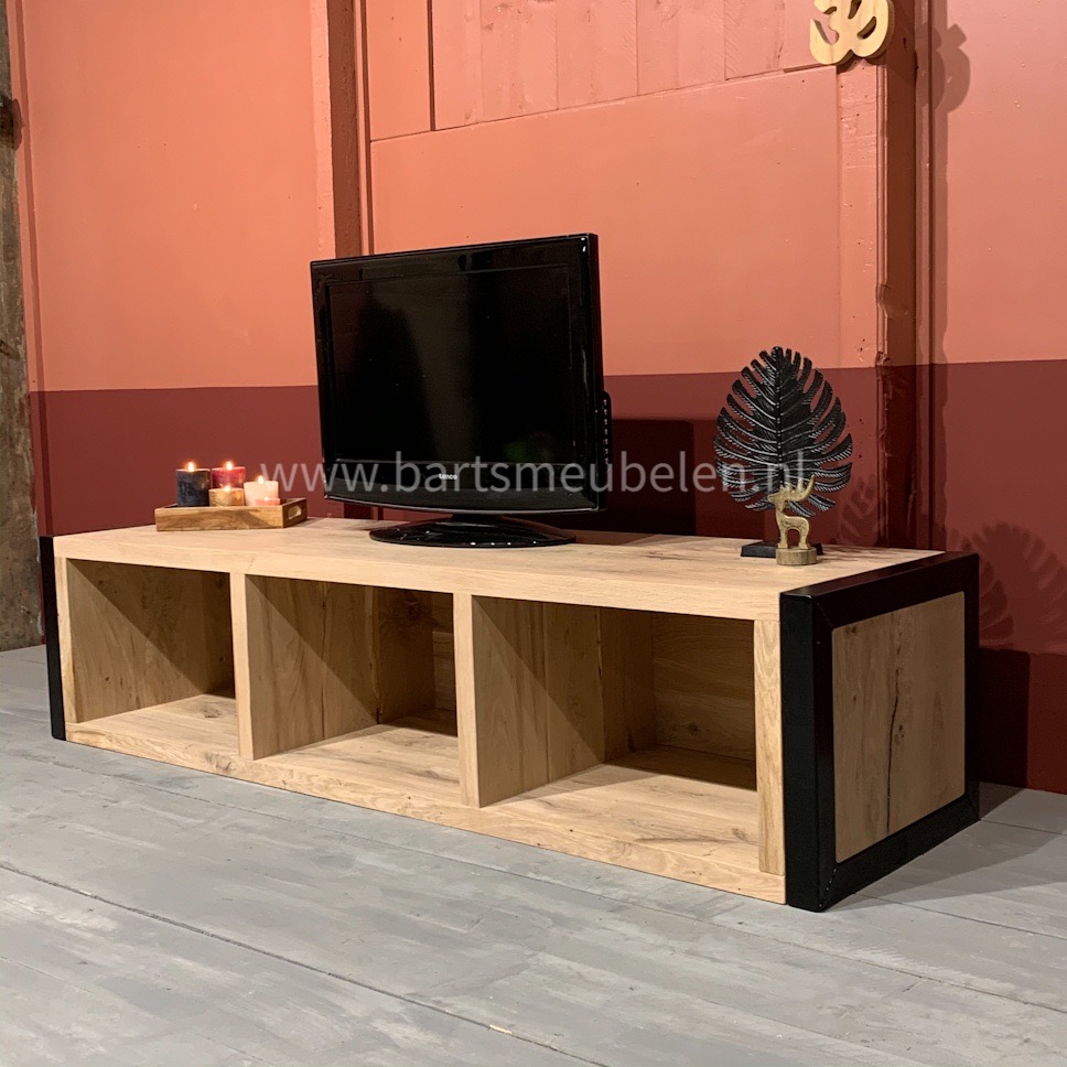 tv-meubel-rustiek-eikenhout-en-staal-berend.3