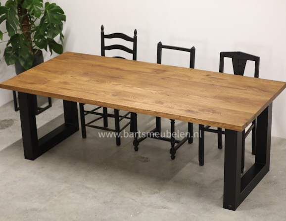 eettafel-gerookt-eiken-40-stalen-onderstel.2