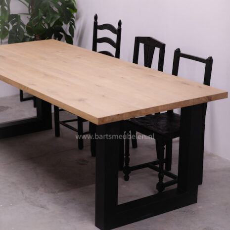 eikenhouten eettafel40met stalen onderstel.1 eikenhouten-eettafel(40)met-stalen-onderstel.1