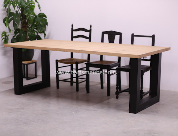 eikenhouten-eettafel(40)met-stalen-onderstel.4