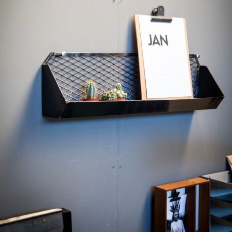 metalen wandplank met gaas achterzijde