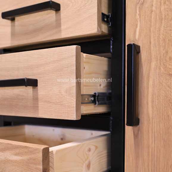 Industriele-kast-moeraseik-Lesli.3