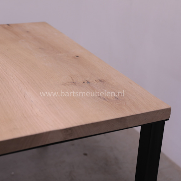 eiken-eettafel-40-met-4-stalen-poten.2