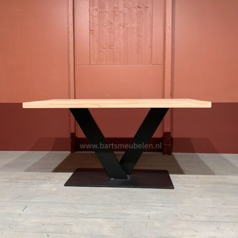 eiken-eettafel(40)met-stalen-v-poot.5