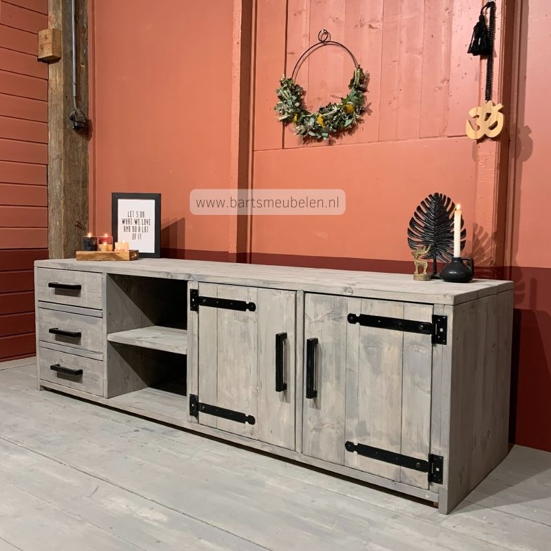 tv meubel dylan met zwarte details van steigerhout