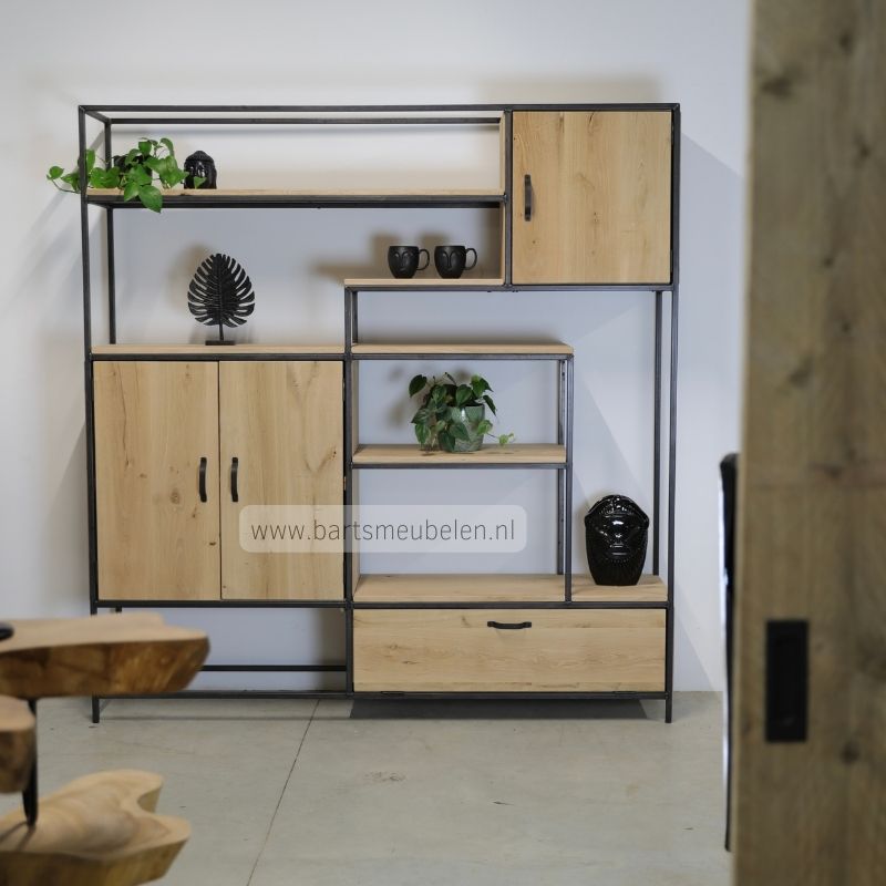 foto kast industrieel met vakken